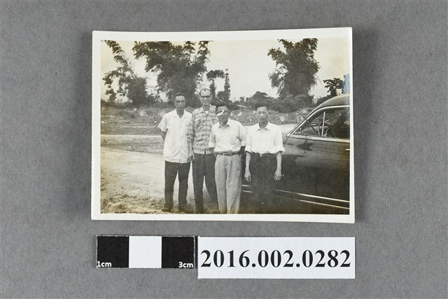 張星賢與何友澄等人合照 (共2張)