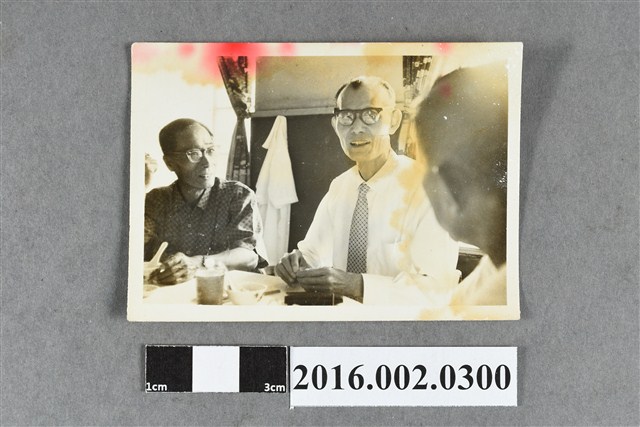 何友澄與賴土金等人聚餐合照 (共2張)