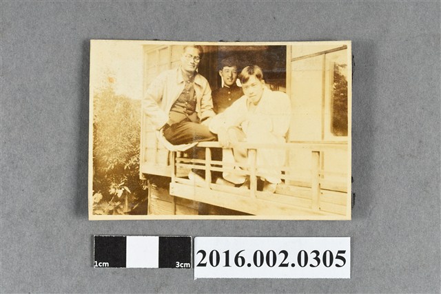 張星賢就讀早稻田大學時期與柯子彰學長合照 (共2張)