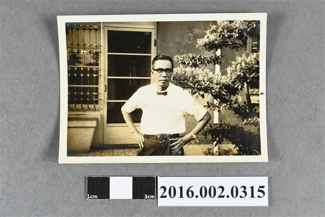 張星賢於自宅獨照 (共2張)