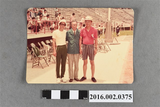 張星賢與李潤錫、崔武起於運動場合照 (共2張)