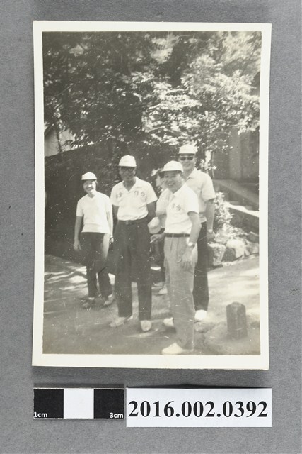 張星賢任職合作金庫時期與同仁合照 (共2張)