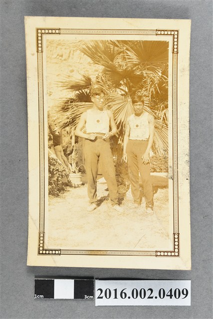 張星賢代表日本參加「第十屆遠東大會」與隊友於菲律賓馬尼拉市合照 (共2張)