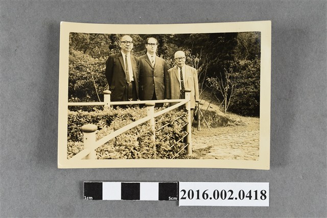 三位人士合照 (共2張)