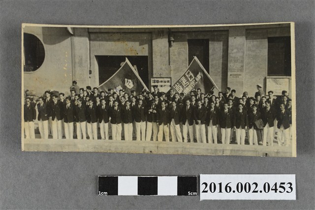 張星賢擔任台灣代表隊總隊長參加「第七屆全國運動大會」與全體隊員於上海合照 (共2張)