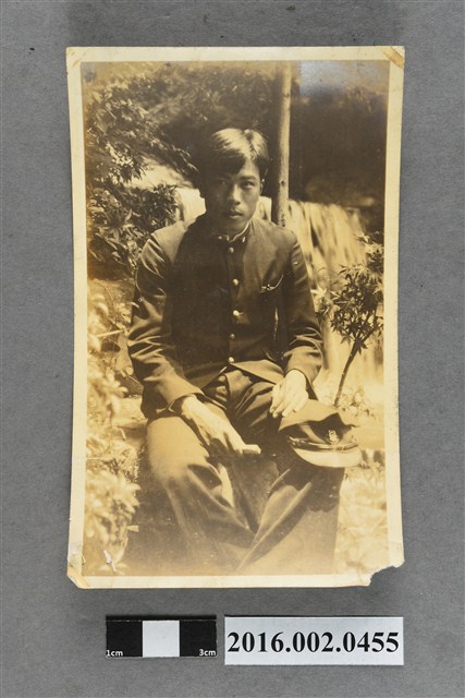 張星賢就讀早稻田大學時期獨照 (共3張)