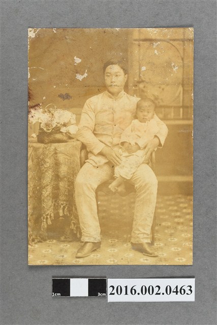 張啟明與長子張星賢於台中合照 (共2張)