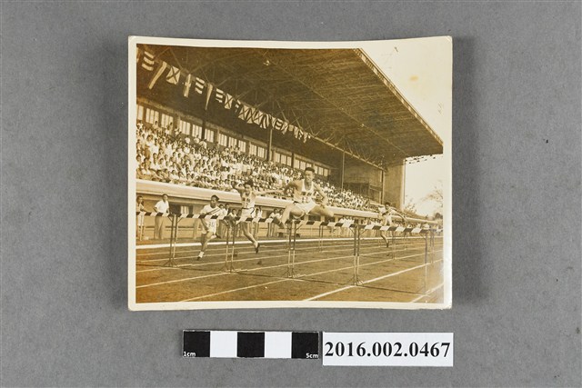 台灣田徑代表隊高欄選手遠征菲律賓於馬尼拉黎沙運動場 (共2張)