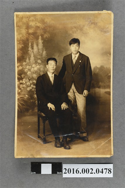 張星賢就讀早稻田大學時期與友人於台北合照 (共2張)