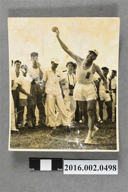 張星賢代表合作金庫參加鉛球比賽 (共2張)