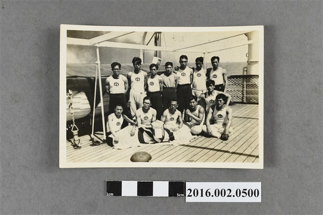 張星賢代表滿鐵隊與隊友搭船遠征日本參加東京「神宮與全日本錦標賽大會」 (共2張)