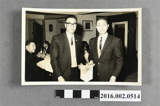 張星賢帶領合作金庫桌球隊於香港交流比賽合照 (共2張)