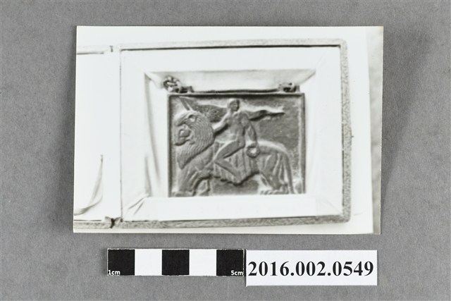 張星賢就讀早稻田大學時期參加「早、慶田徑對抗賽」八百公尺接力賽創日本新紀錄之日本記錄章照片 (共2張)