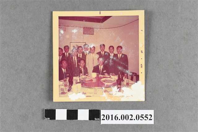 高墀英與高何土等人於歡迎會聚餐合照 (共2張)