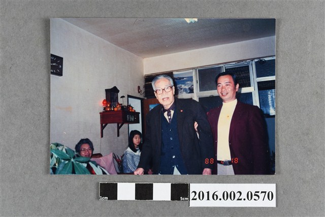 張星賢與三子於石牌自宅合照 (共2張)