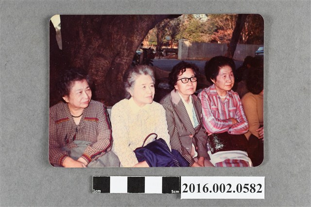 鄭新合與彰化高女同學聚會合照 (共2張)