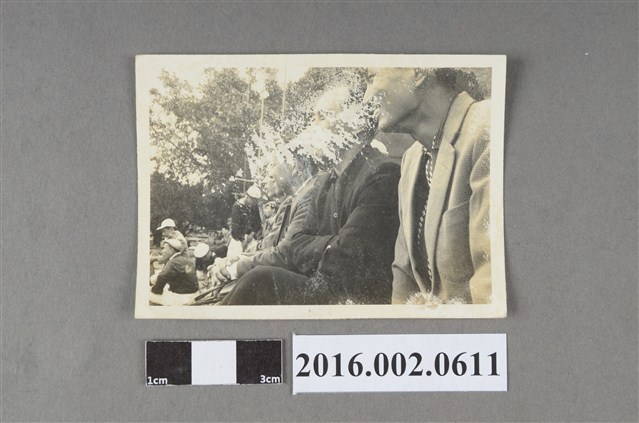 張星賢之合作金庫同仁等觀賽中 (共2張)