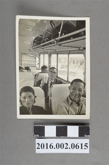 張星賢搭乘公車照 (共2張)