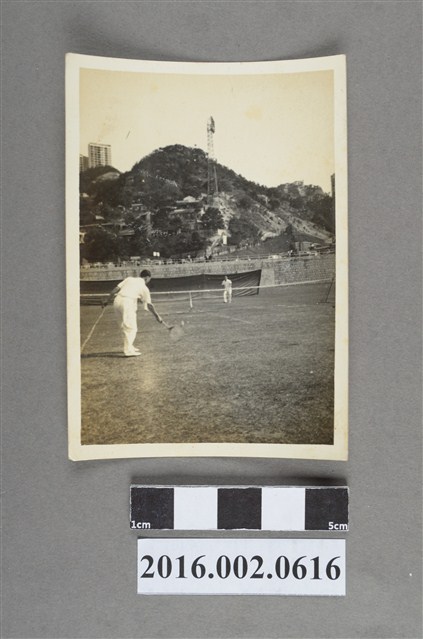 張星賢於網球場照 (共2張)