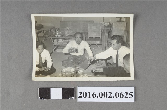 張星賢與合作金庫同仁聚會合照 (共2張)