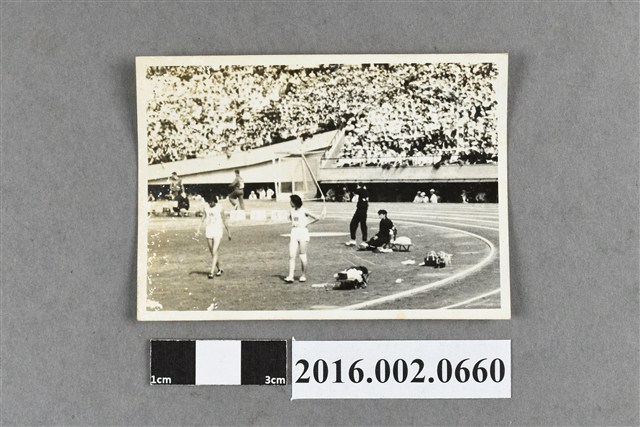 台灣代表隊女田徑選手於「第三屆東京亞運」運動場競賽 (共2張)