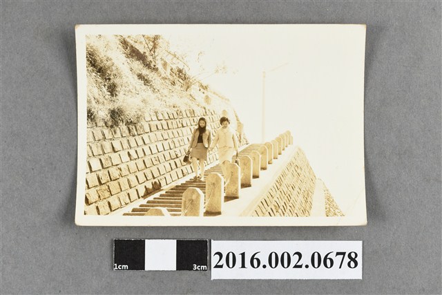 鄭新合與友人出遊合照 (共2張)