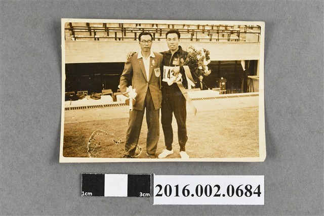 張星賢擔任台灣代表隊副總領隊參加「第三屆東京亞運」與林德生選手於會場合照 (共3張)