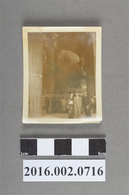 張星賢與友人於日本東大寺奈良大佛合照 (共2張)