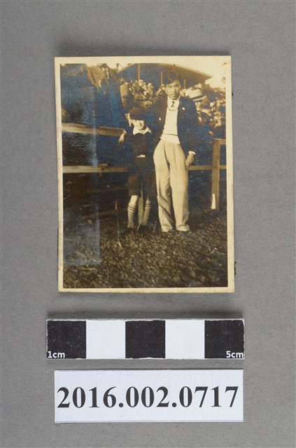 張星賢任職滿鐵時期代表日本參加第十一屆柏林奧運賽後於各地遠征與外國小朋友合照 (共2張)