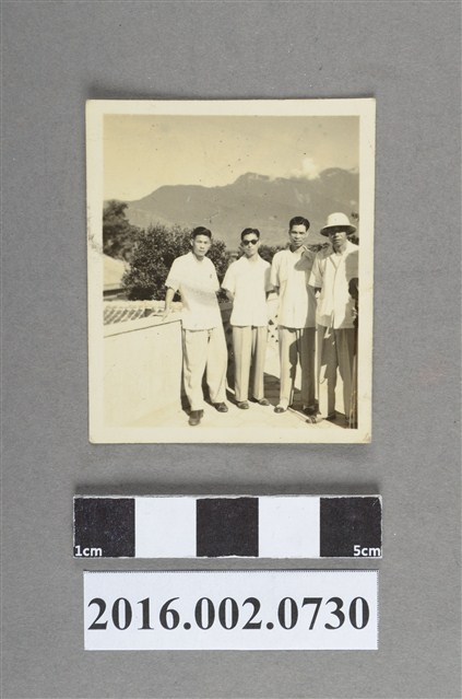 張星賢任職合庫桃園支庫經理與副理曾梅芳等人合照 (共2張)