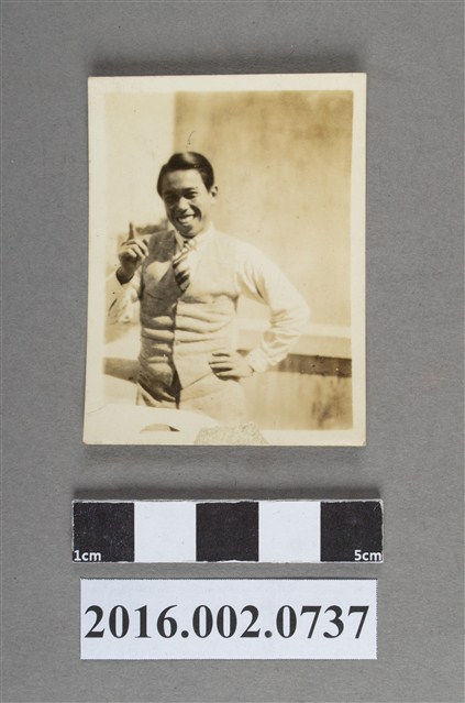 張志賢於領事館頂樓 (共2張)