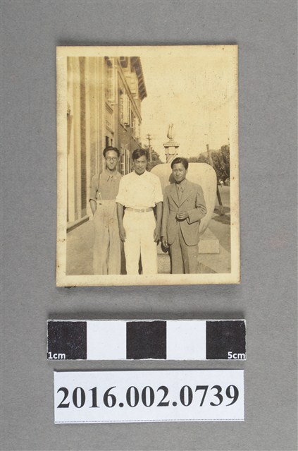 張星賢任職南滿鐵道株式會社時期與友人於大連總局合照 (共2張)