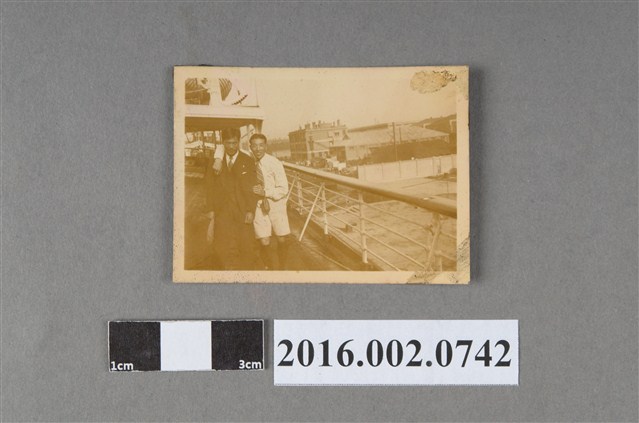 張星賢代表日本參加「第十屆遠東大會」返程停留上海與南部忠平於客輪上合照 (共2張)