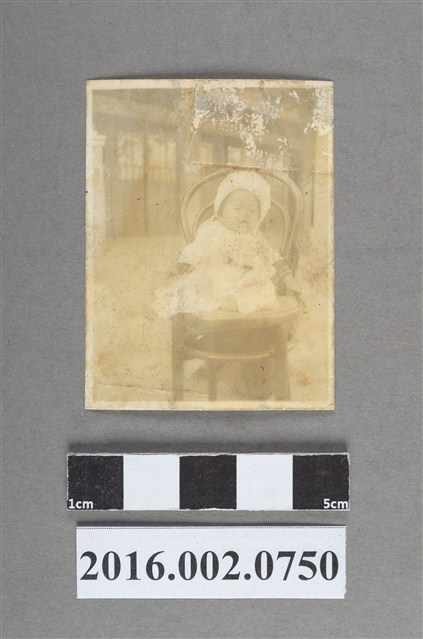 張星賢之外甥女於福州獨照 (共2張)