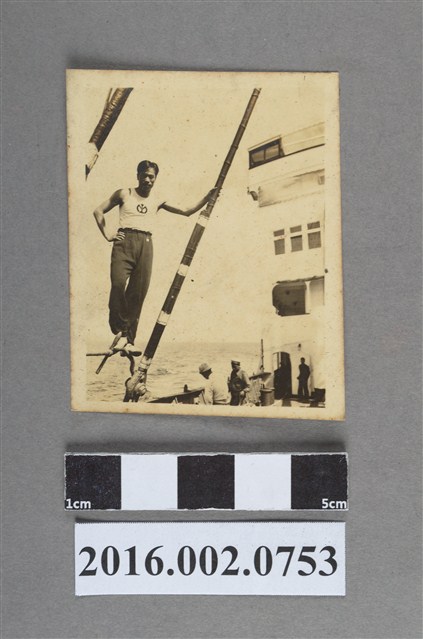 張星賢代表滿鐵隊搭船遠征日本參加東京「神宮與全日本錦標賽大會」 (共2張)