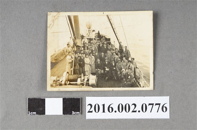 張星賢參加1936柏林奧運賽後搭船返日與隊友於甲板上合照 (共2張)