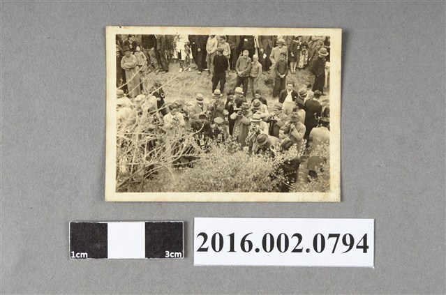 一群正在拍照的人士 (共2張)