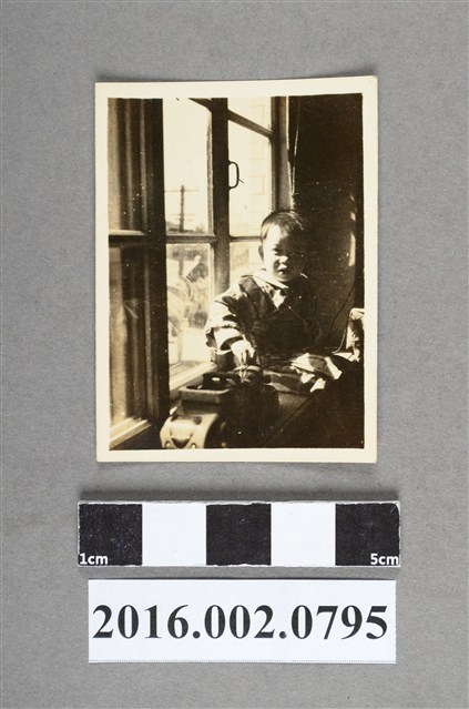 張星賢之長子張光男於北京獨照 (共2張)