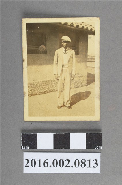 張星賢就讀早稻田大學時期獨照 (共2張)