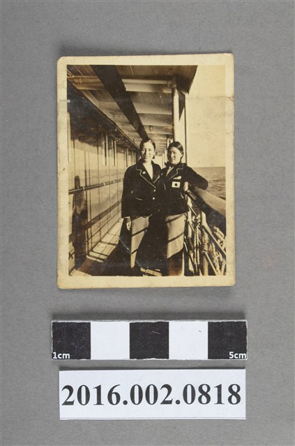 日本奧運代表女選手參加第十屆洛杉磯奧運於「龍田丸」客輪合照 (共2張)