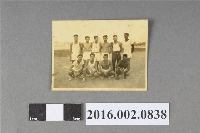 張星賢任職滿鐵時期為滿鐵代表隊選手與友人於運動場合照 (共2張)