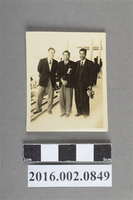 張星賢與松平賴明等人於日本四國高松市合照 (共2張)