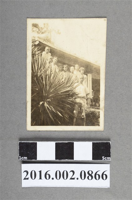 張星賢之母陳葉與二子（張志賢、張學賢）及親友於福州鼓嶺合照 (共2張)