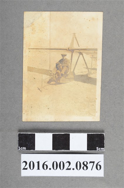 張星賢任職滿鐵時期之台籍友人於大連飛行場 (共2張)