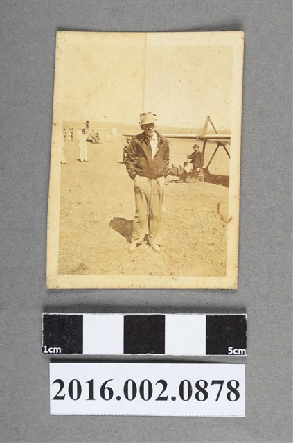 張星賢任職滿鐵時期之台籍友人於大連飛行場 (共2張)