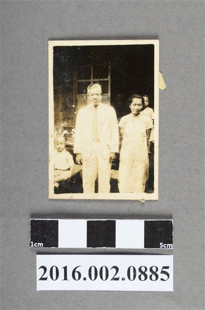 鄭新合與三子、楊肇嘉於台中自宅合照 (共2張)