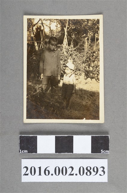 張星賢之長子與友人於北京合照 (共2張)