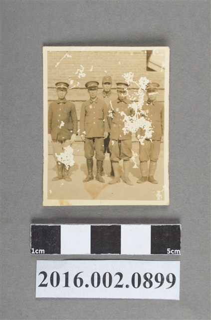 張星賢任職北京鐵路局時期與同仁於北京火車站前門站合照 (共2張)