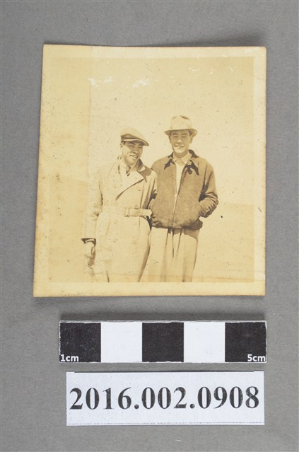 張星賢任職滿鐵時期與台籍友人於大連飛行場合照 (共2張)