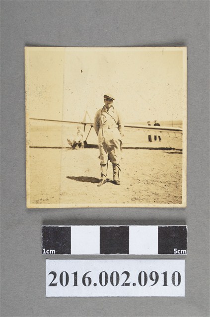 張星賢任職滿鐵時期於大連飛行場 (共2張)